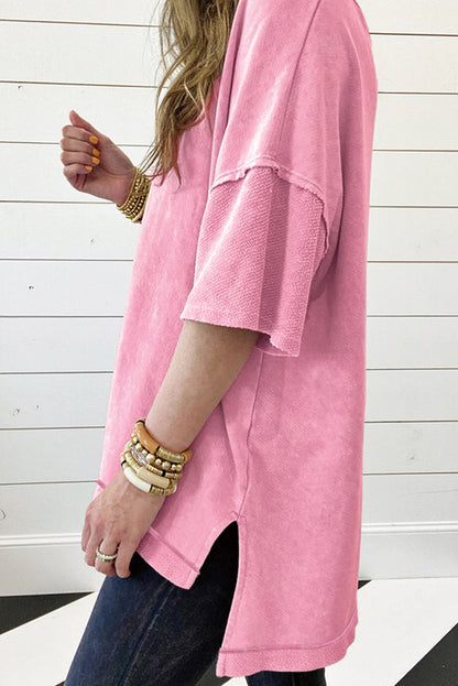Aardbeiroze minerale wassing met zichtbare naad en oversized oversized T-shirt