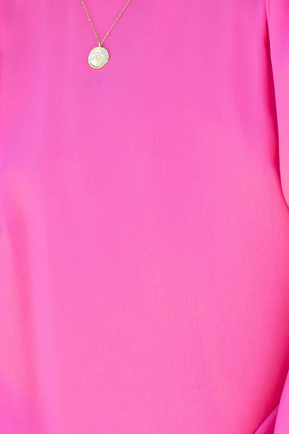 Roze satijnen blouse met ronde hals en lange mouwen