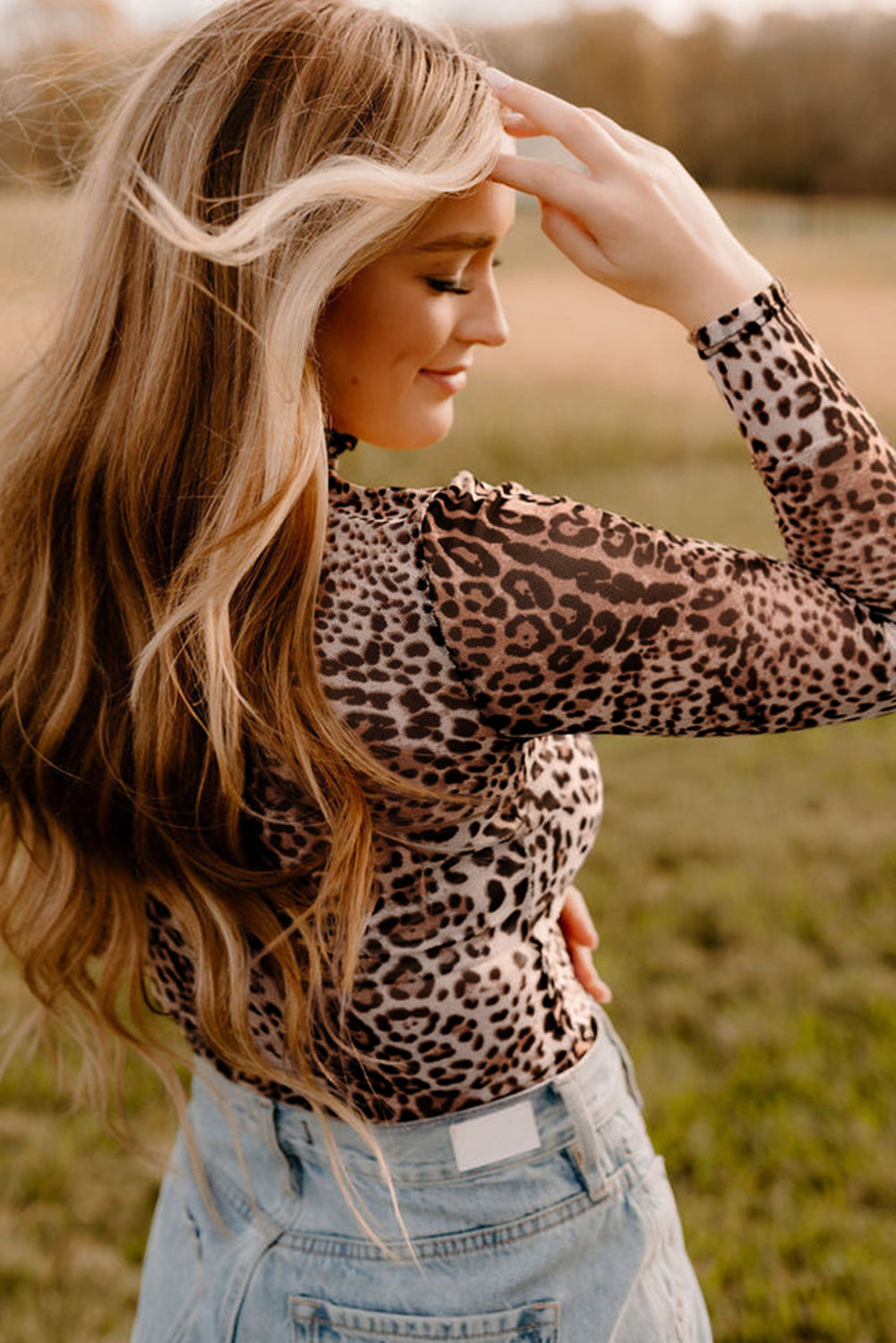 Bruine luipaard gesmokte nek mesh bodysuit met lange mouwen