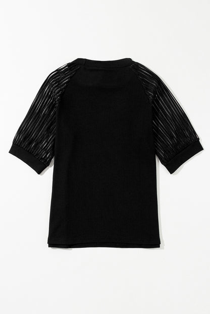 Zwart gestreept T-shirt met ronde hals en mesh mouwen