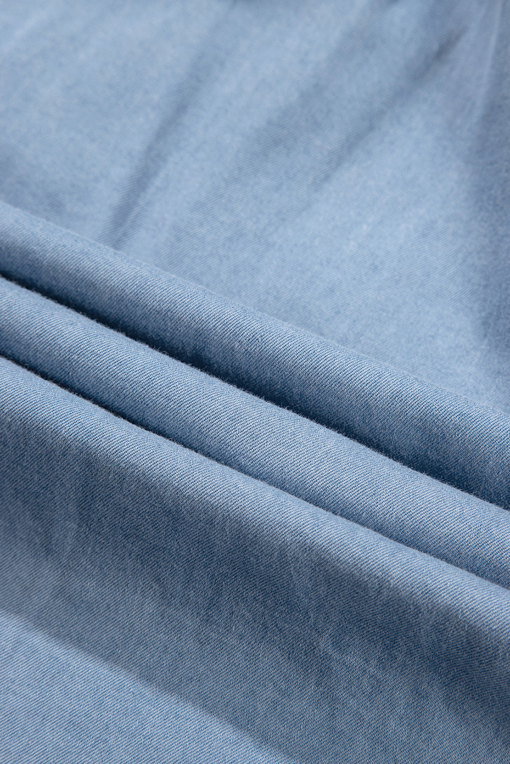 Beau blauwe retro chambray top met geplooide knoopsluiting op de rug