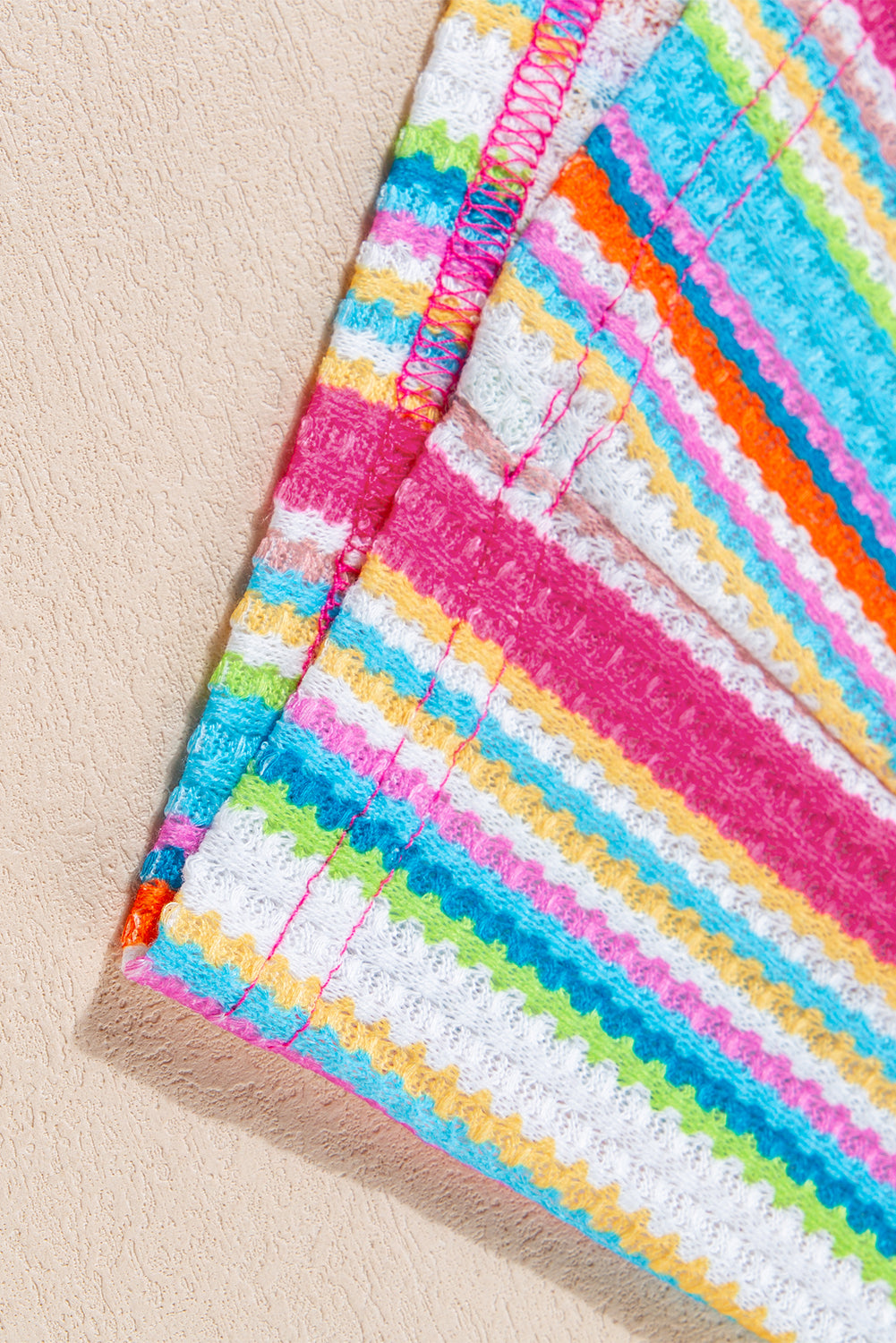 Tanktop met roze streep regenboog oogje gebreide knoopdecor