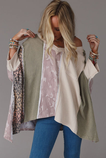 Veelkleurige oversized top met zichtbare naden en patchwork