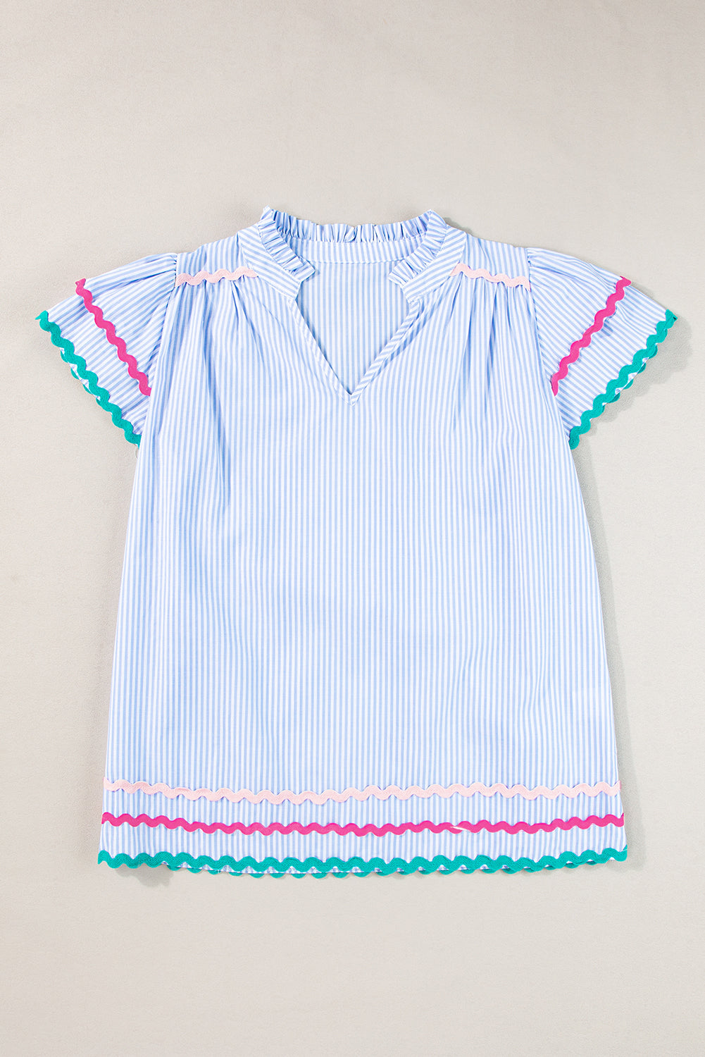 Hemelsblauwe gestreepte Ricrac-afwerking, splithals, gestreepte blouse met ruches aan de mouwen