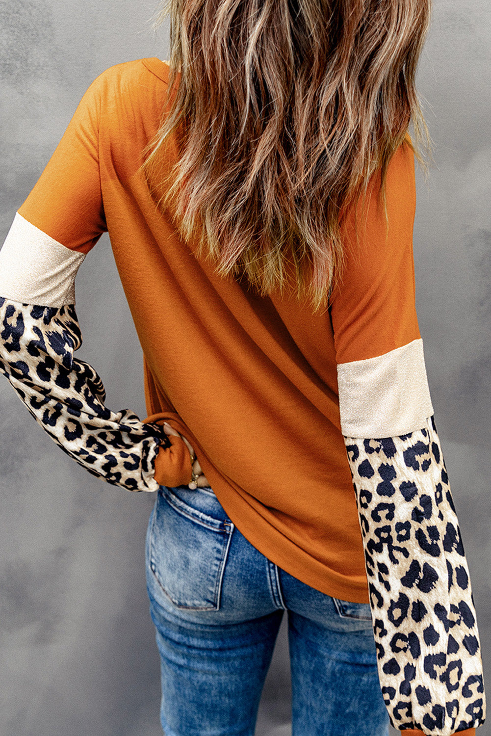 Bruine top met lange mouwen en patchwork met luipaardpailletten