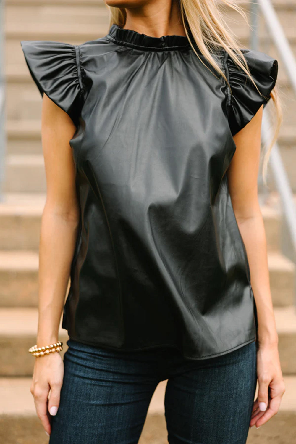 Zwarte pu lederen frilly ruches trim blouse