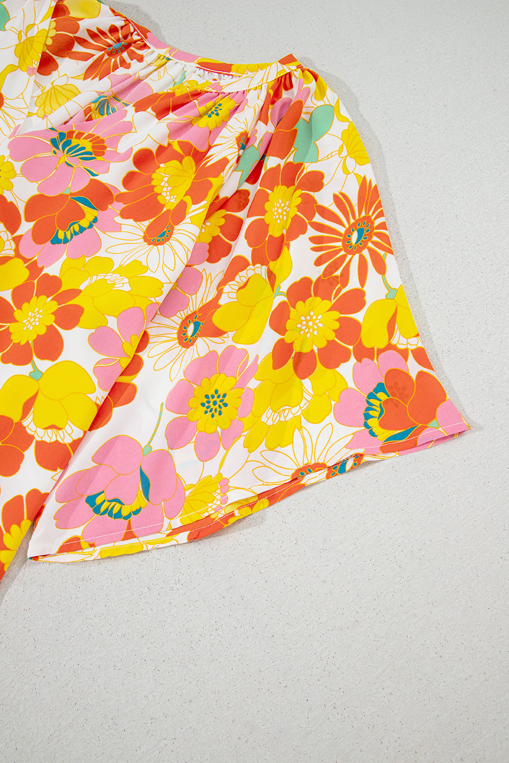 Oranje blouse met abstracte print en V-hals en halve mouw