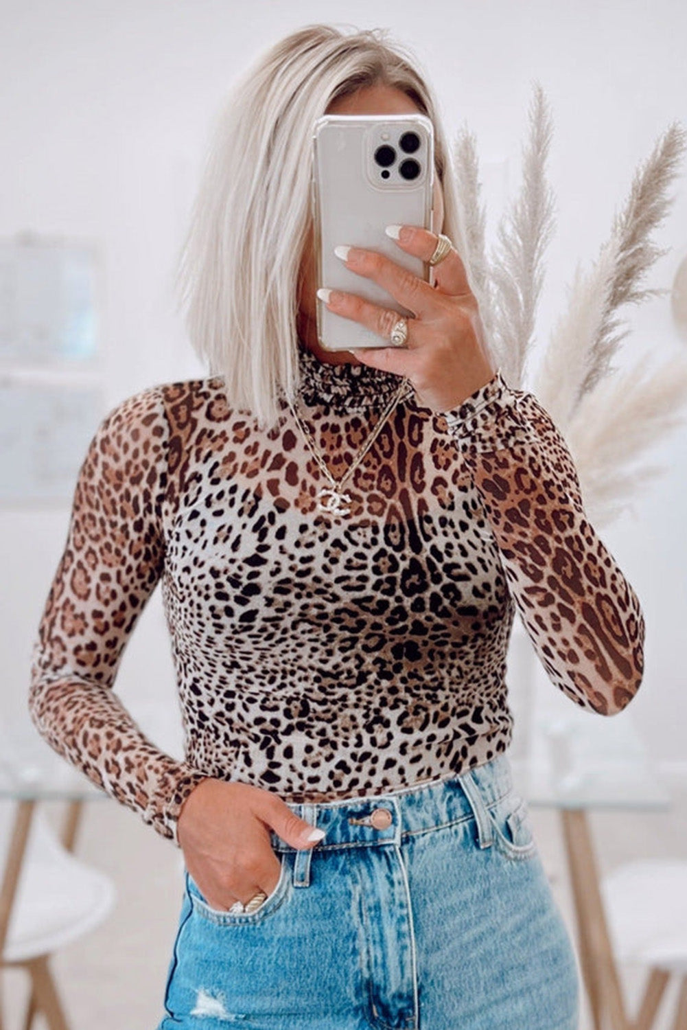 Bruine luipaard gesmokte nek mesh bodysuit met lange mouwen