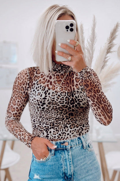 Bruine luipaard gesmokte nek mesh bodysuit met lange mouwen