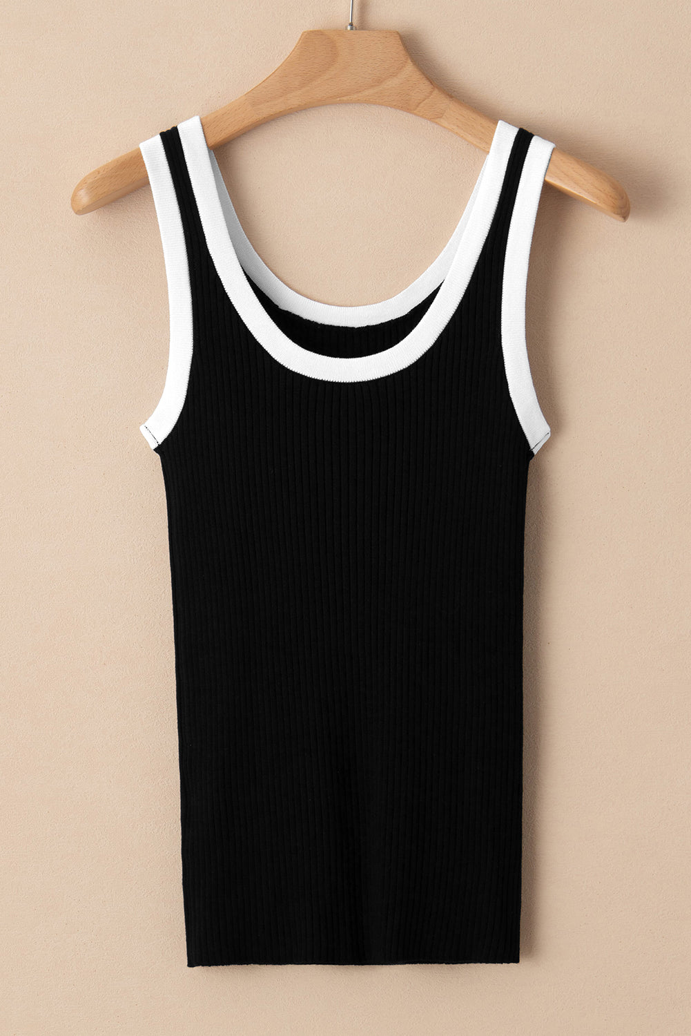 Zwarte geribbelde tanktop met U-hals en geribde rand met zwarte colorblock-rand