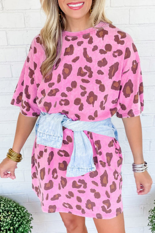 Roze mini-jurk met zijpocket en luipaardprint met minerale wassing