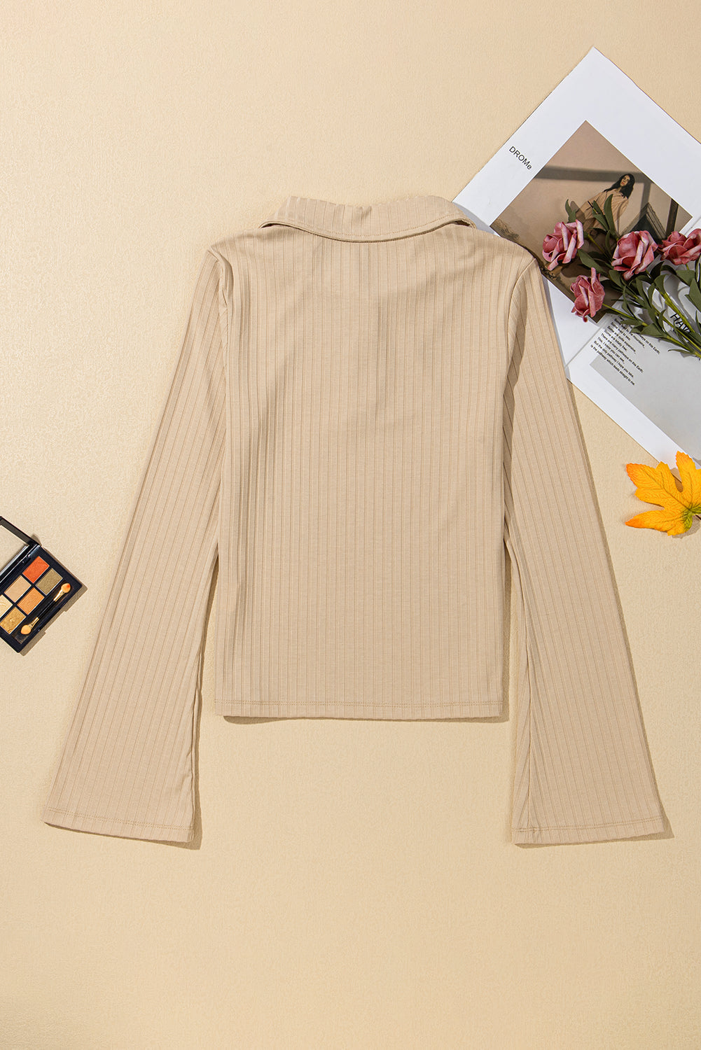Beige geribbelde kraag met knopen met lange mouwen slanke bovenste top