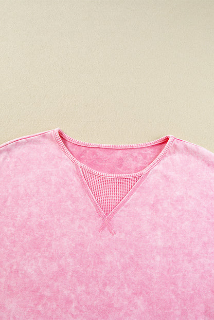 Aardbeiroze minerale wassing met zichtbare naad en oversized oversized T-shirt