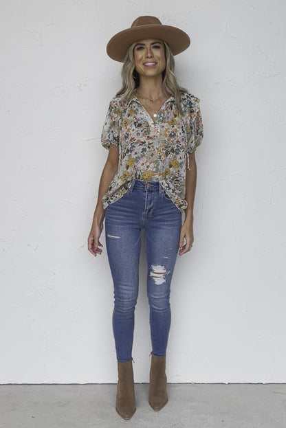 Veelkleurige blouse met split en V-hals, pofmouwen en bloemenprint