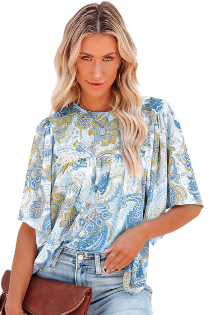 Hemelsblauwe losse blouse met paisleyprint en wijde mouwen