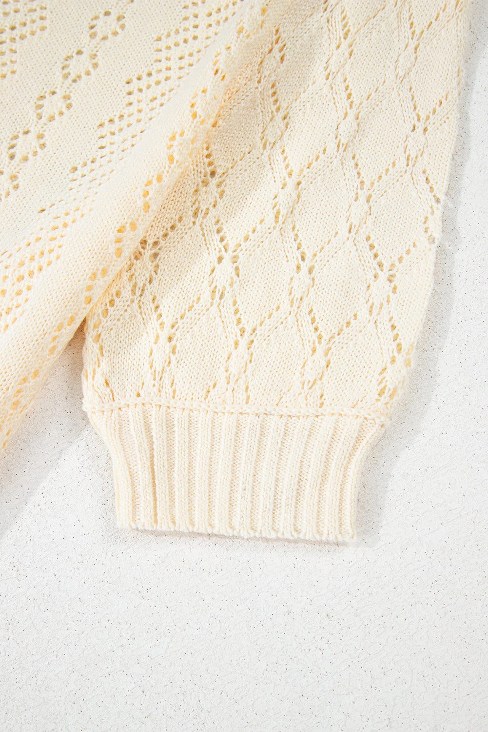 Beige uitgehold patroon gebreide korte puff mouw trui