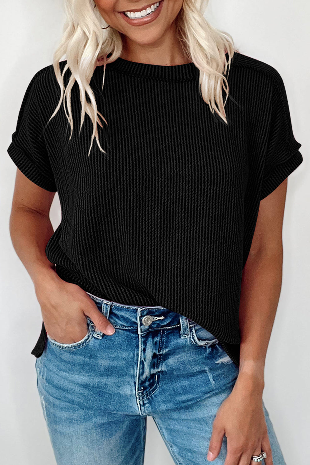 Zwart getextureerd gebreid T-shirt met zichtbare stiksels