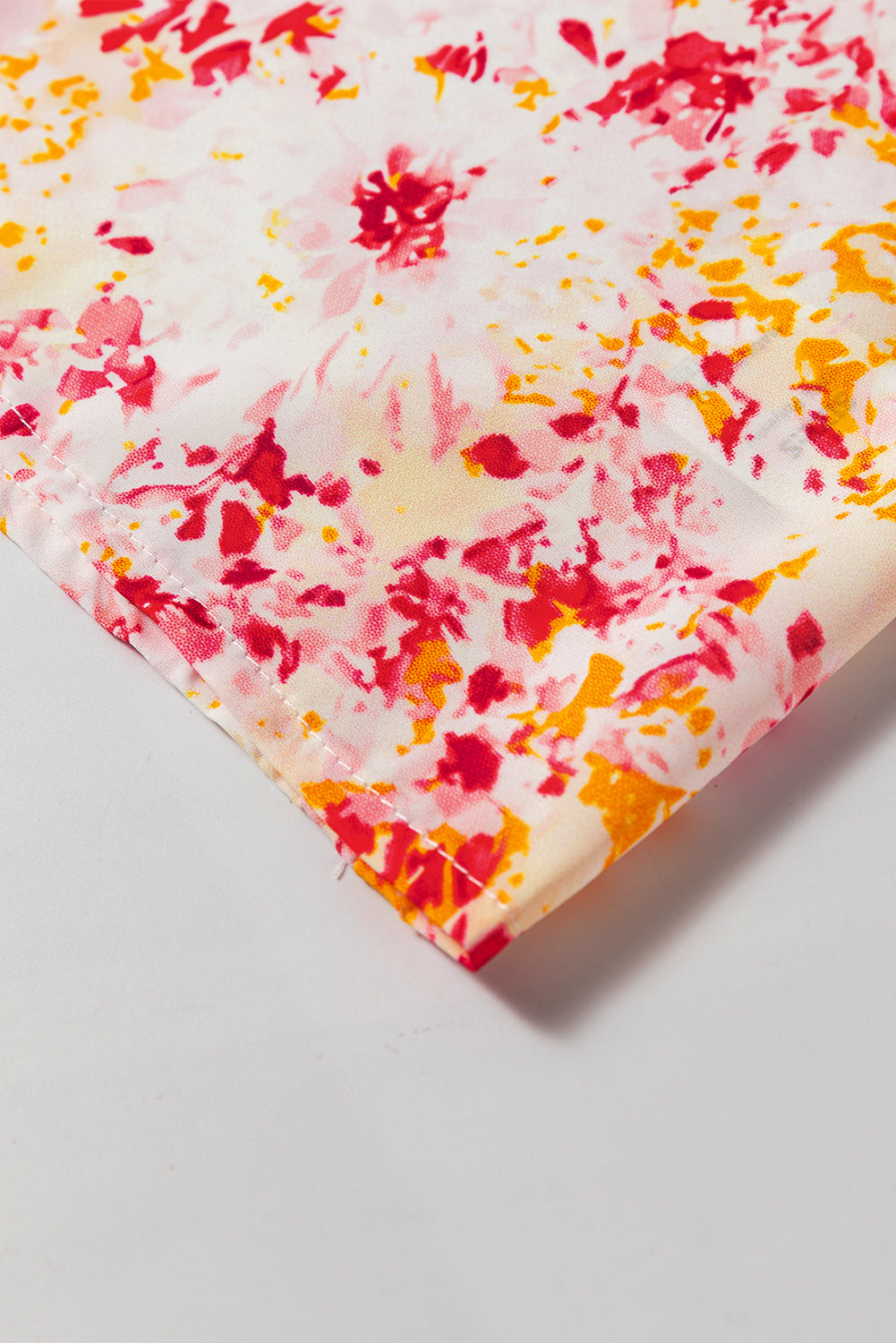 Roze, met bloemen bedrukte blouse met V-hals en bubbelmouwen