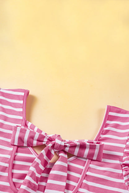 Roze gestreept T-shirt met V-hals, uitgeholde knoop en vlindermouwen