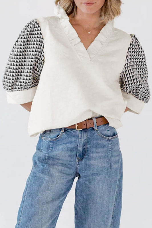 Witte geometrische textureerde korte mouw frilly v nek blouse