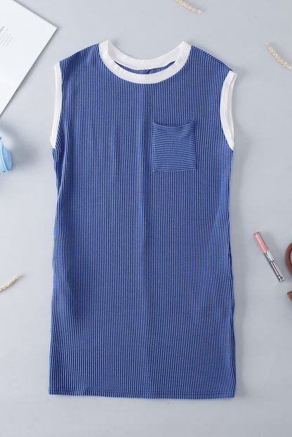 Zeilblauwe, geribde T-shirtjurk met getextureerde kapmouwen