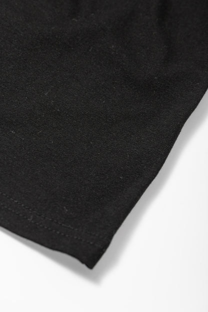 Zwarte T-shirtjurk met ingekerfde hals en geplooide pofmouwen