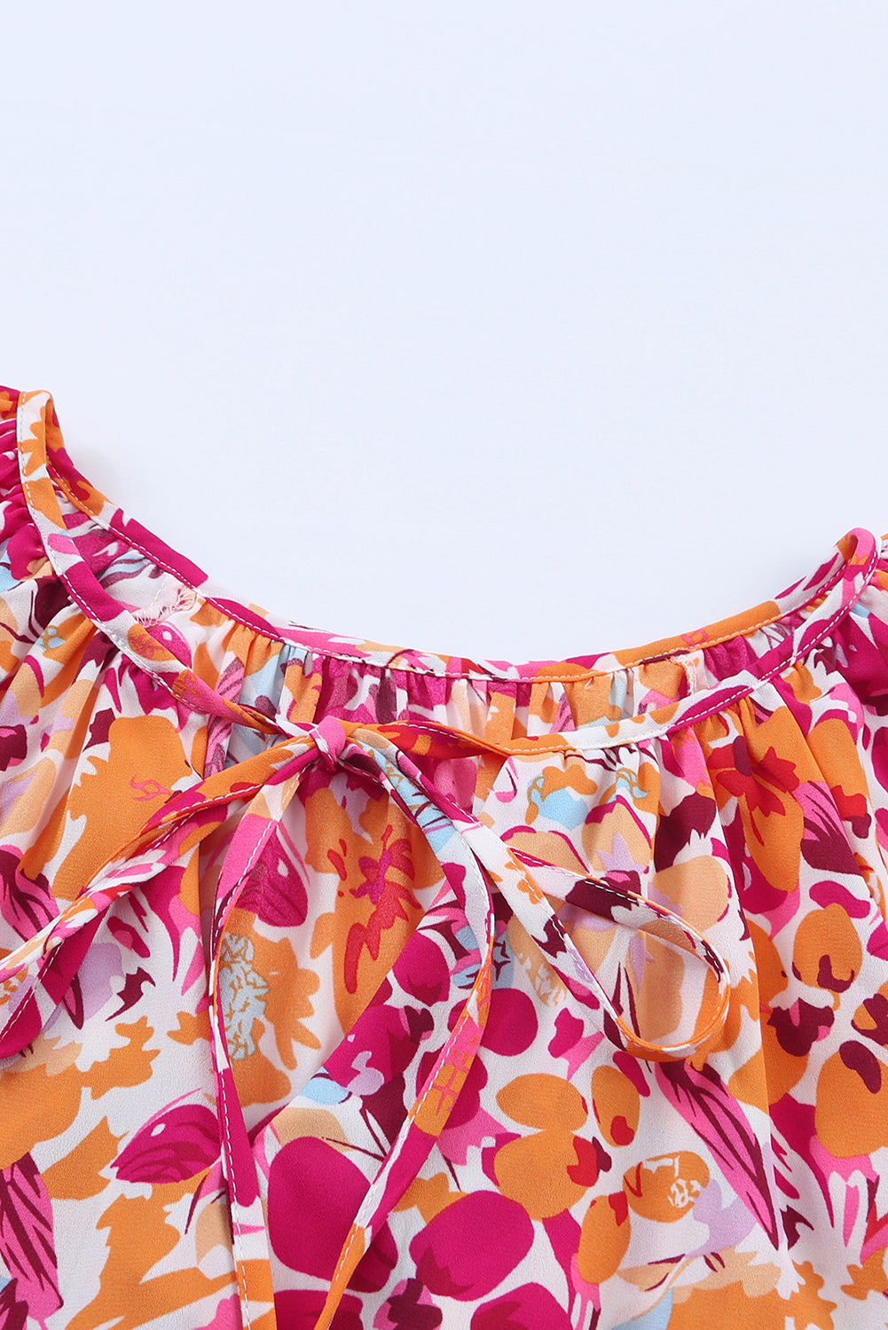 Vurige rode top met bloemenprint en fladdermouwen