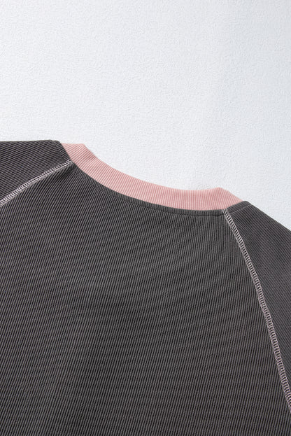 Koolstofgrijze Henley-top met contrasterende stiksels