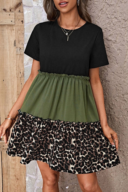 T-shirtjurk met junglegroene luipaardprint en kleurvlakken met ruches