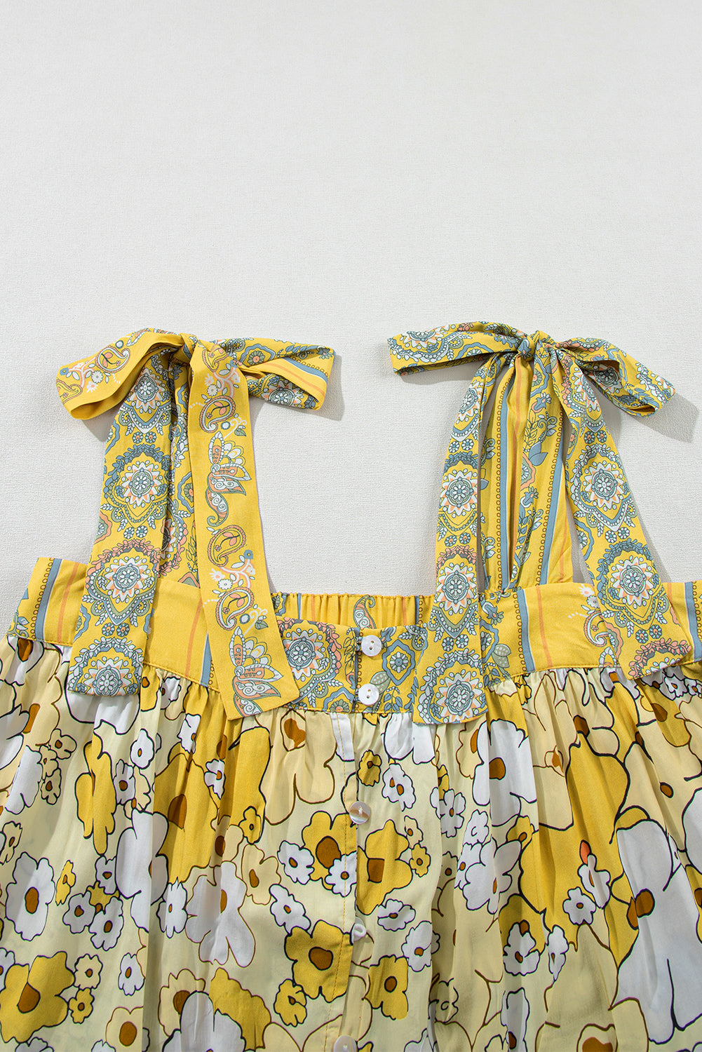 Gele bloemen patchwork tanktop met vastgebonden bandjes en knopen