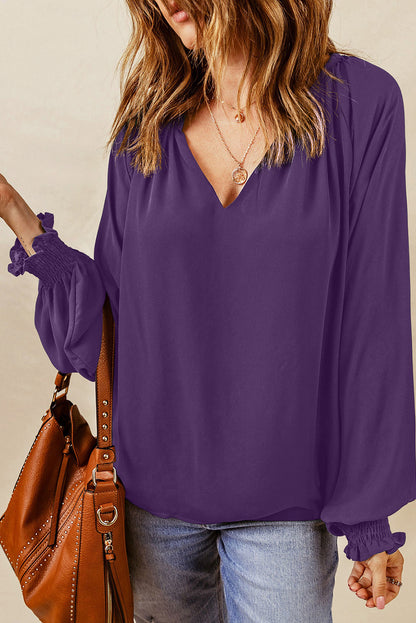 Paarse geplooide blouse met V-hals en gezwollen mouwen
