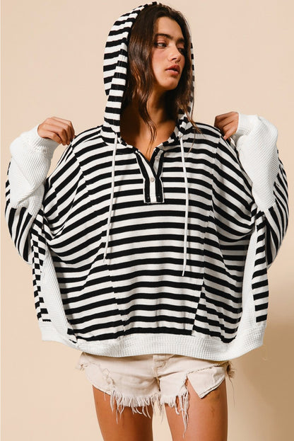 Zwart wit oversized gestreepte Henley -knoppen Dolman Mouw Hooded top