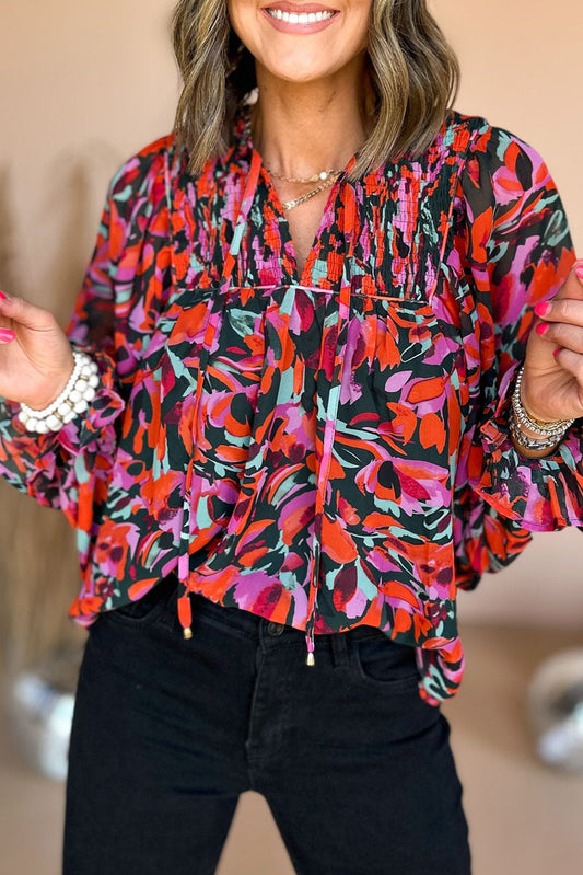 Rode Dahlia abstracte bloemenblouse met gesmokt detail en pofmouwen