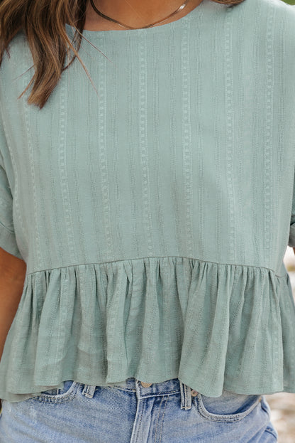 Lauriergroene blouse met ruches aan de zoom en korte mouwen