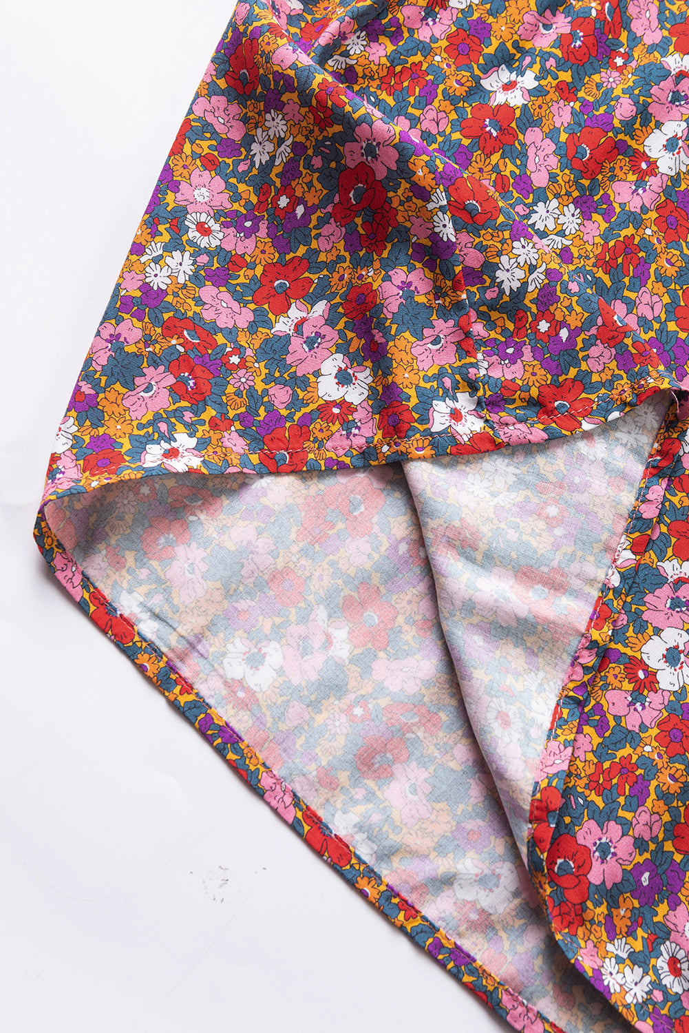 Paarse bloemenprint geknoopte blouse met hoge hals en pofmouwen