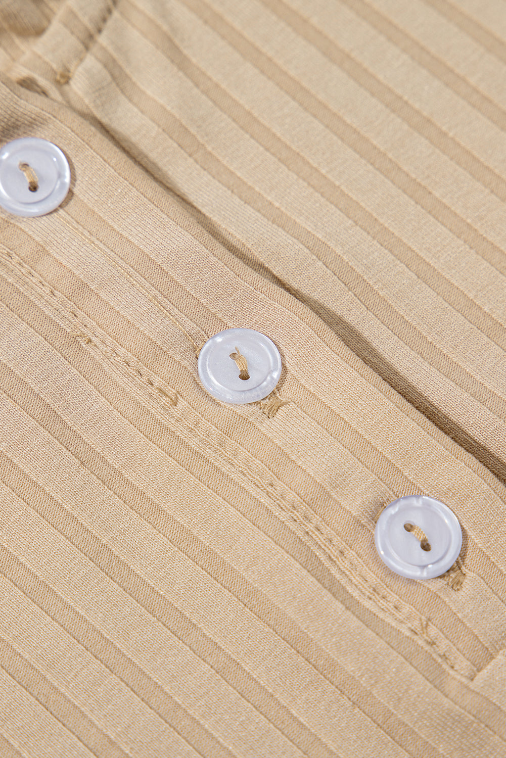 Beige geribbelde kraag met knopen met lange mouwen slanke bovenste top