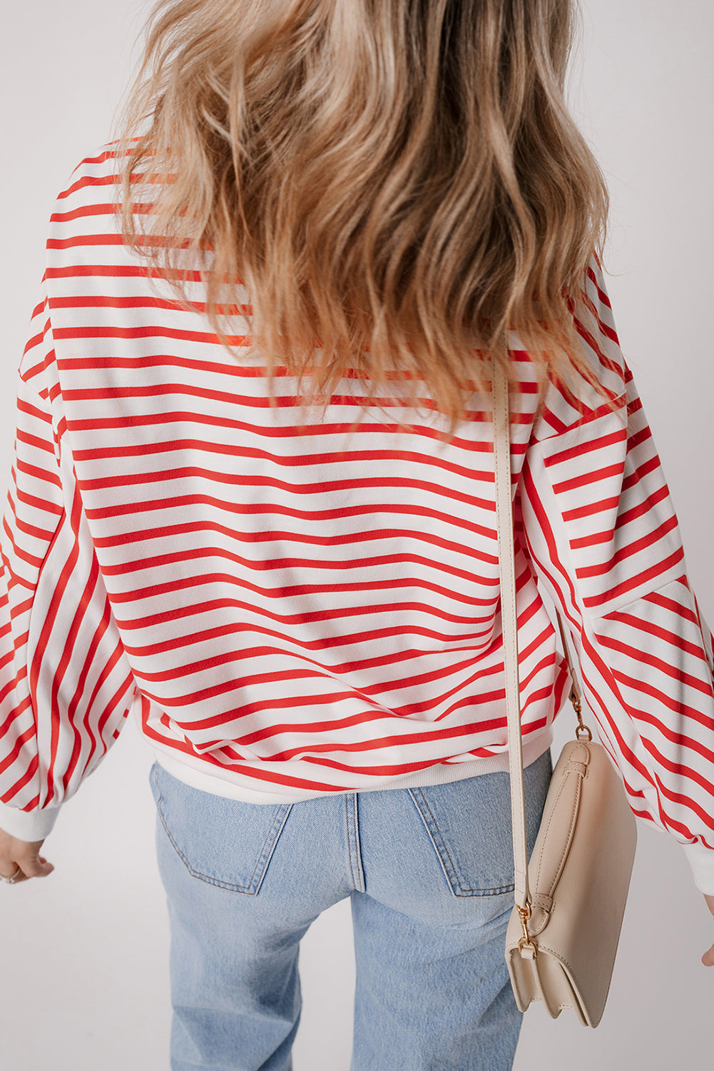 Oranje gestreept los sweatshirt met lage schouder en ronde hals