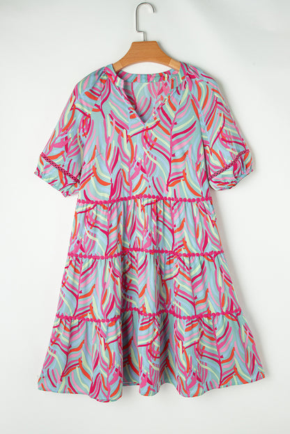 Lichtblauwe Ricrac-jurk met gelaagde pofmouwen met abstracte print