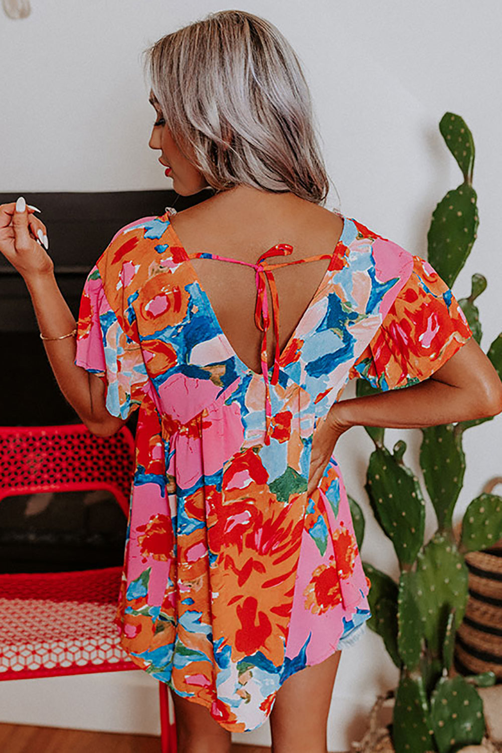 Roze blouse met abstracte print en V-hals met fladdermouwen