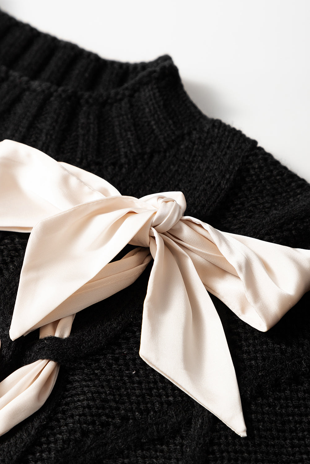 Zwarte kabel gebreide kleurblok satijn bowknot short mouw trui