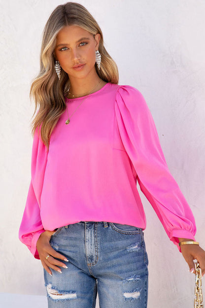 Roze satijnen blouse met ronde hals en lange mouwen