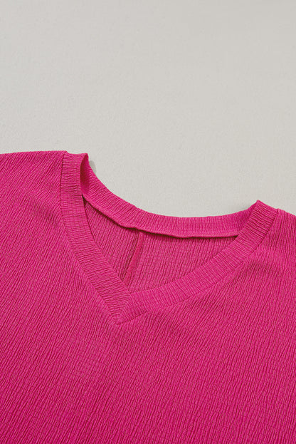 Felroze gerimpeld T-shirt met V-hals en wijde mouwen