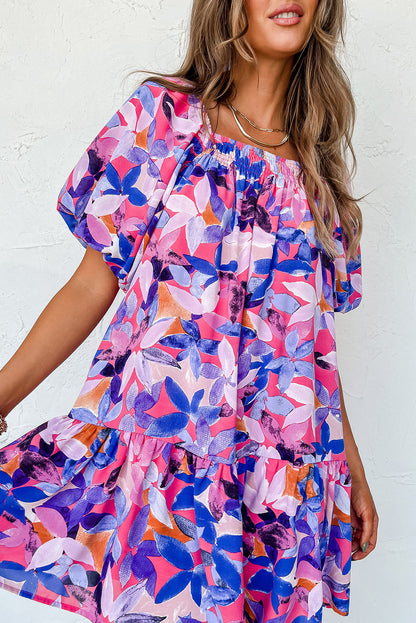 Paarse bloemenprint korte jurk met ruches en pofmouwen