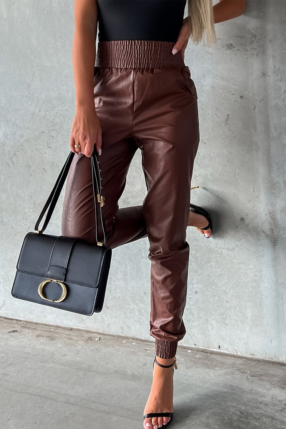 Bruine gesmokte leren skinny broek met hoge taille