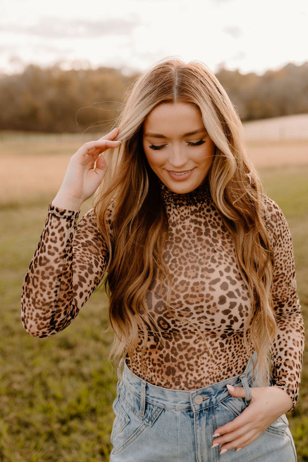 Bruine luipaard gesmokte nek mesh bodysuit met lange mouwen