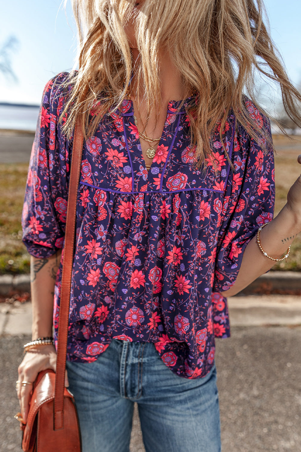 Paarse bloemen halve mouw splithals blouse top