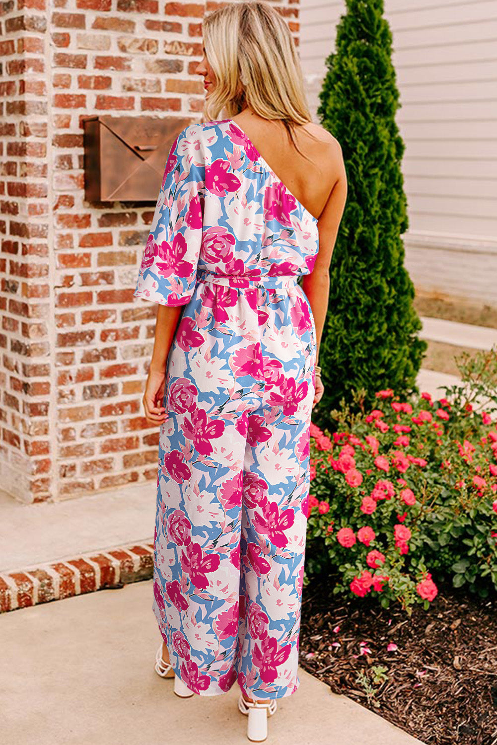 Roze bloemenprint asymmetrische halslijn enkele schouder drape mouw riem jumpsuit