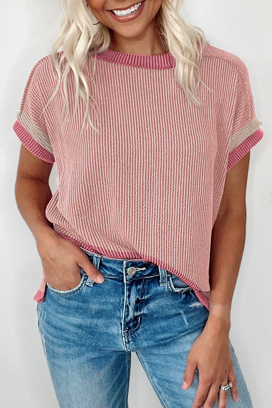 Lichtroze T-shirt met ronde hals en contrasterende rand