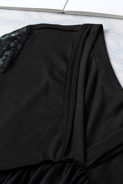 Zwarte babydoll-top met kanten mouwen en V-hals en ruches