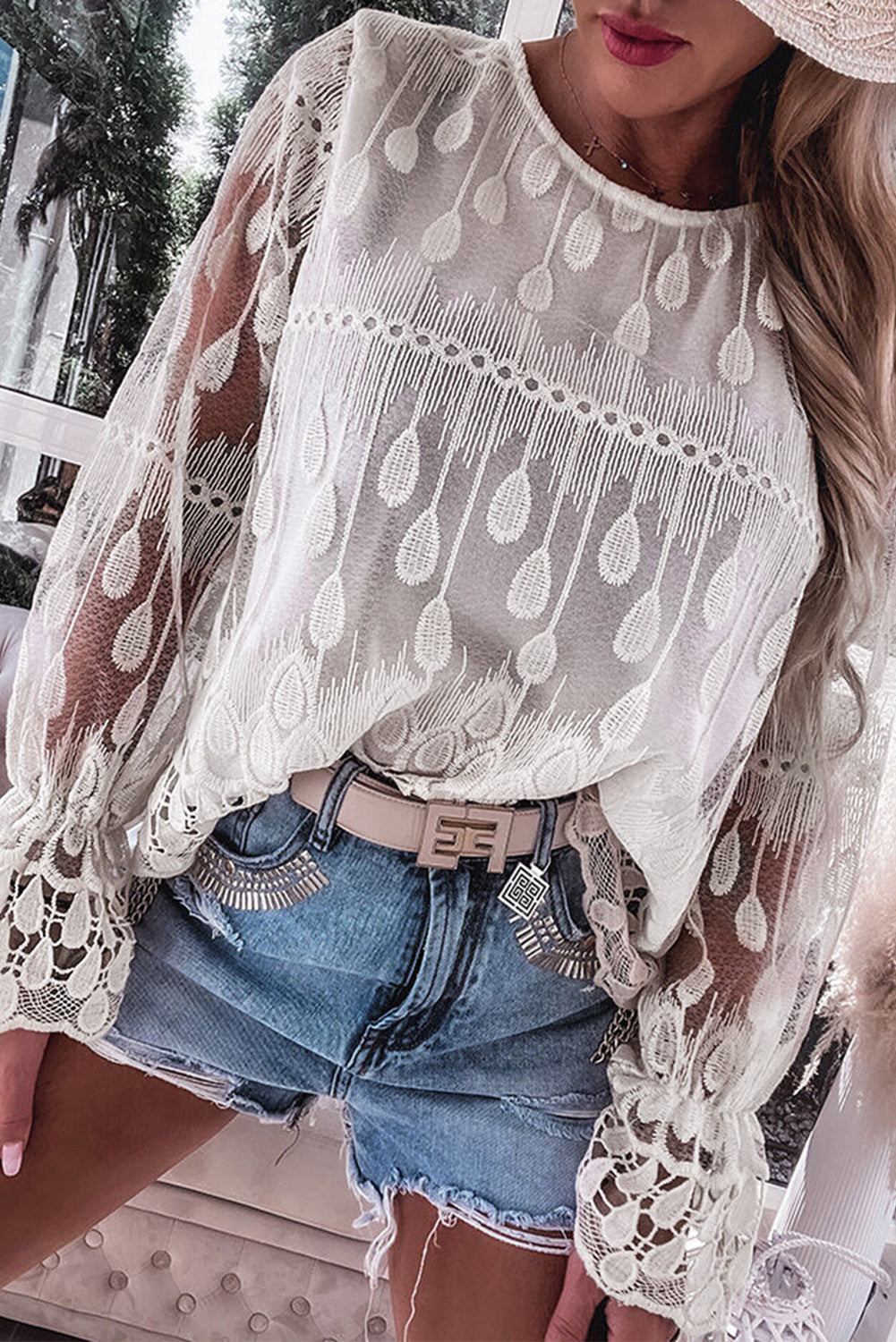 Beige geborduurde mesh blouse met volantmouwen